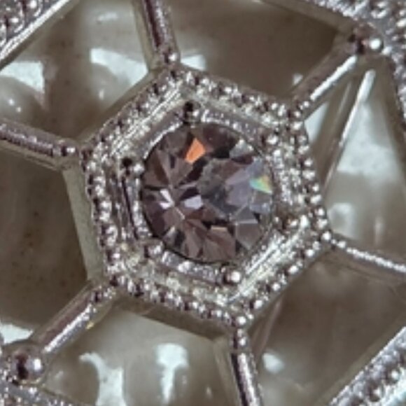 Vintage Christmas Jewelry Bundle: Pierced Earrings and Pins - Picture 12 of 15